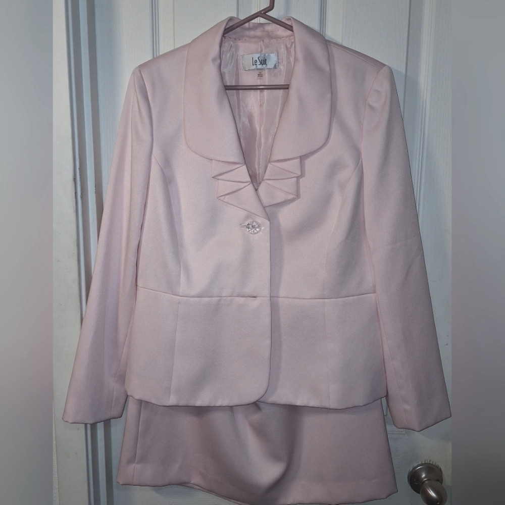 Le Suit Pale Pink Women's Blazer & Skirt Suit